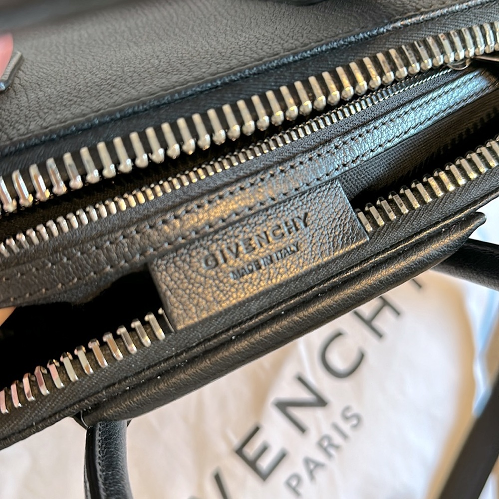 Givenchy Small Antigona Bag - Picture 13 of 14